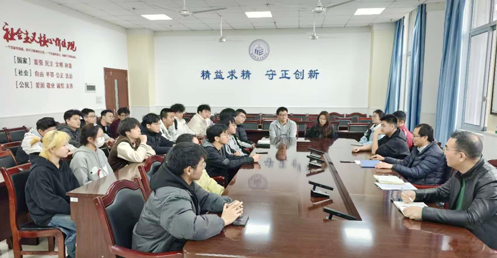 efts_1742475600076019473.jpg 20250312机器人国际班交流座谈会2.jpg