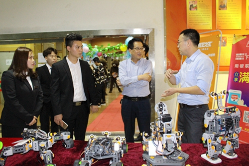 1529394747839077213.jpg 00.jpg