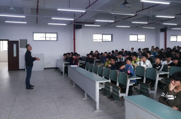 1492764055109006230.jpg F:?6-2017学年第二学期新闻宣传?70421学院组织开展2016级专业认知实习系列讲座活动新建文件夹 (2)QQ图片20170421161951.jpg